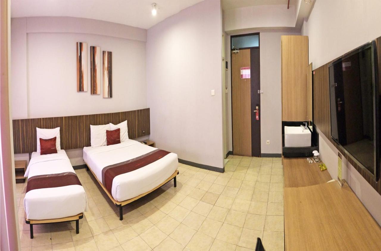 Valore Hotel Cimahi Extérieur photo