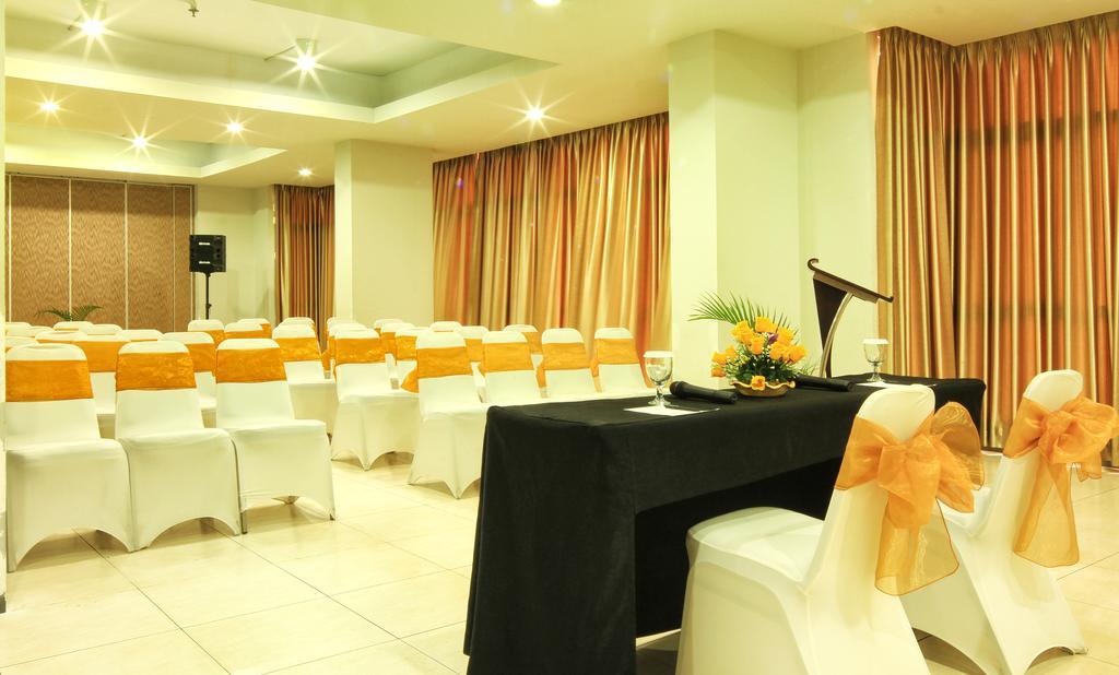Valore Hotel Cimahi Extérieur photo