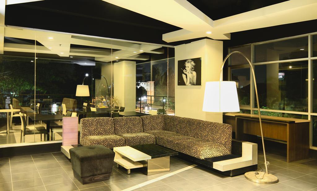 Valore Hotel Cimahi Extérieur photo