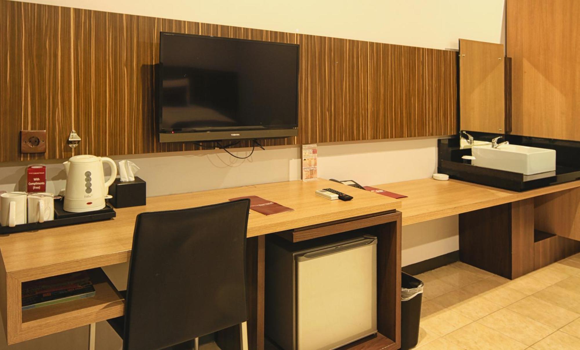 Valore Hotel Cimahi Extérieur photo